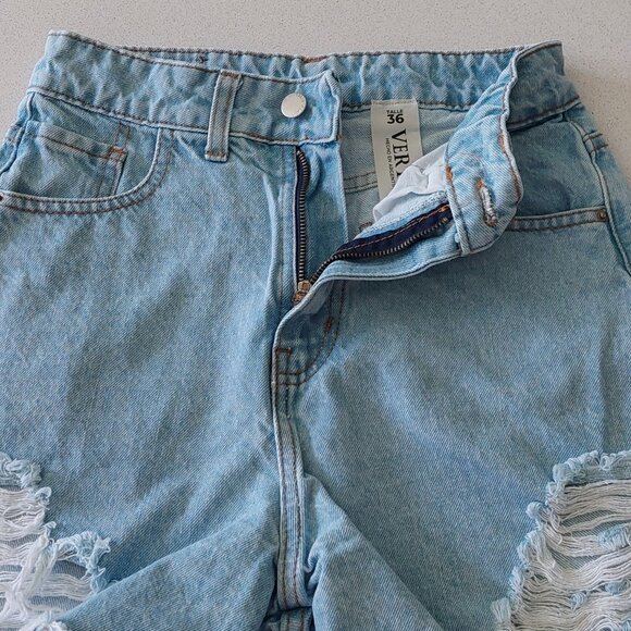 VERTU Light Denim Distressed Shorts Women's Size 26 - Picture 4 of 13